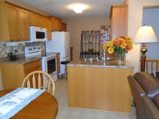 Sunday  March 18th O/H 1-3pm - Photo 2