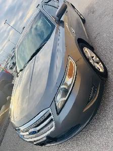 2011 Ford  Taurus Sport AWD - Photo 2
