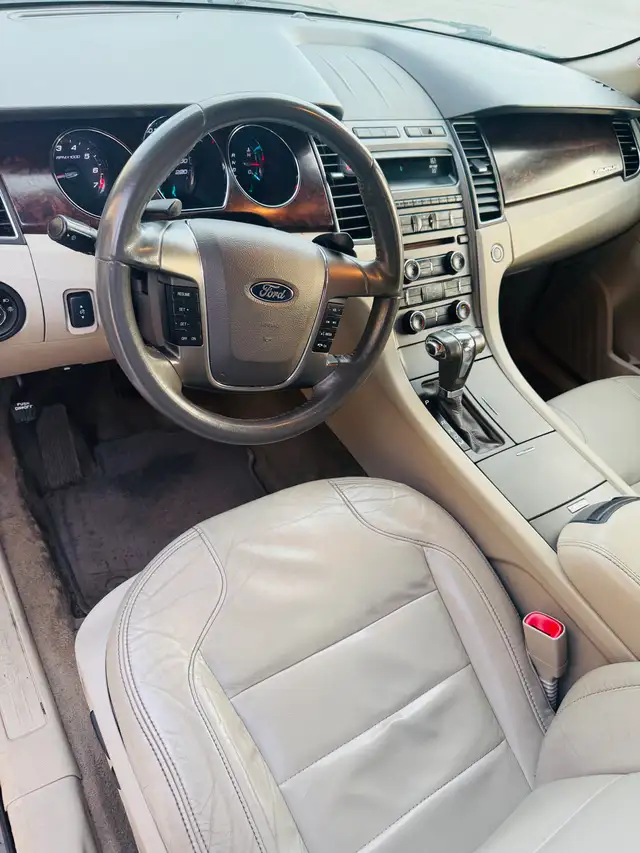 2011 Ford  Taurus Sport AWD - Photo 6