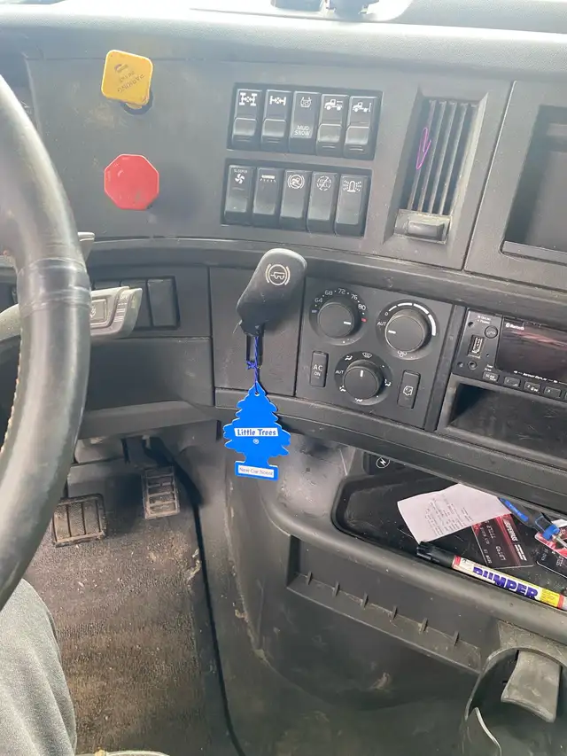 Volvo for sale - Photo 9