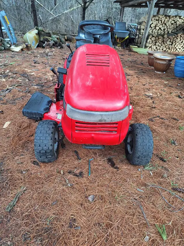 Garden Tractor - Photo 2