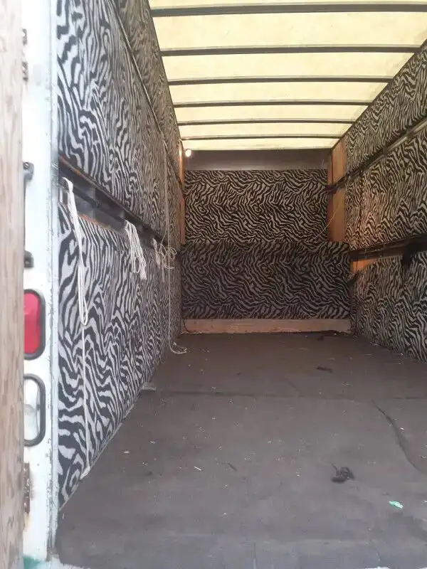 Truck for Sale-E-450 used- like new - Photo 2