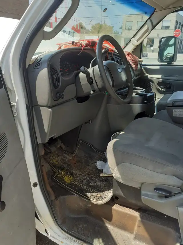 Truck for Sale-E-450 used- like new - Photo 3