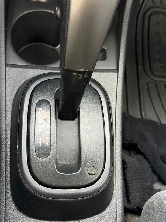 2011 NISSAN VERSA $3995-174000 Kms 4cyl automatic - Photo 5