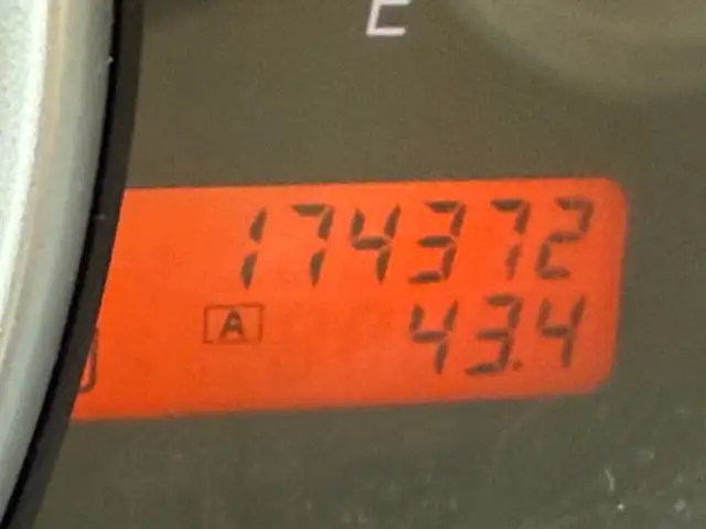 2011 NISSAN VERSA $3995-174000 Kms 4cyl automatic - Photo 11