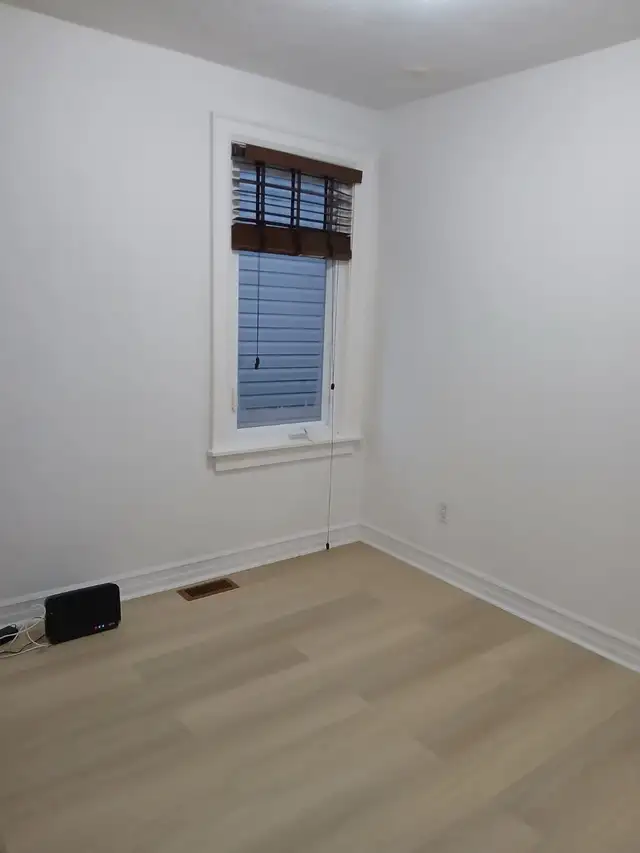 Updated 2 Bedroom Main Floor Bungalow in Long Branch South Etobi - Photo 3