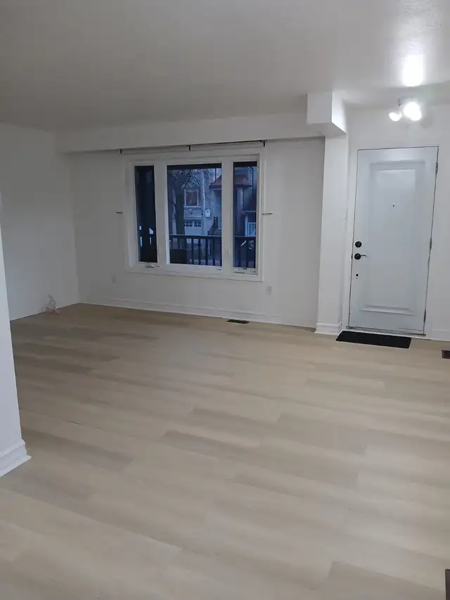 Updated 2 Bedroom Main Floor Bungalow in Long Branch South Etobi - Photo 4