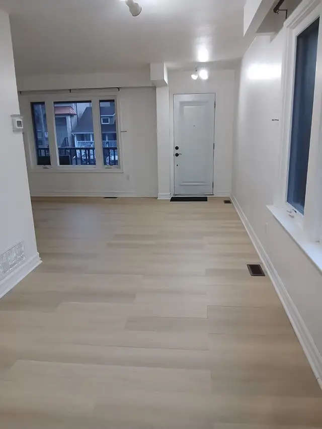 Updated 2 Bedroom Main Floor Bungalow in Long Branch South Etobi - Photo 5