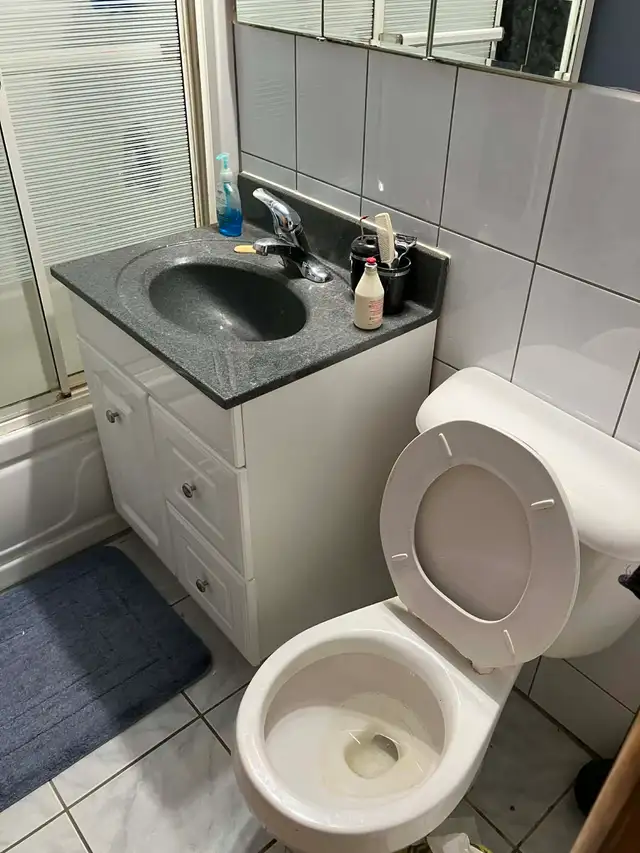 Room for rent available May 1st - Photo 2