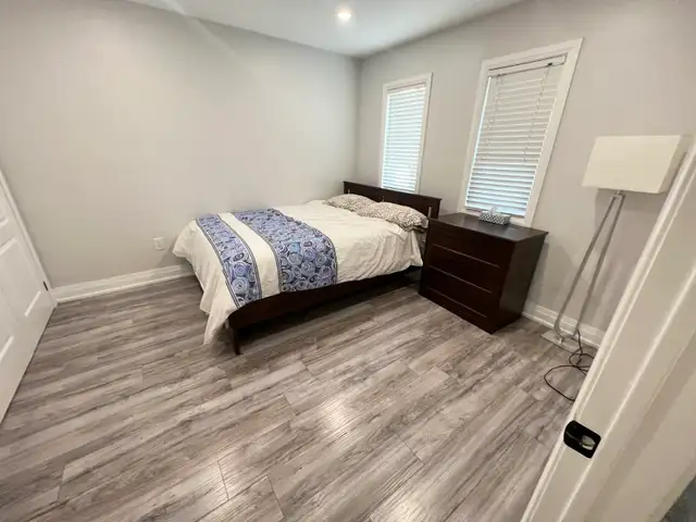 Bedroom   bathroom for Rent in Oshawa ( female only) - Photo 2