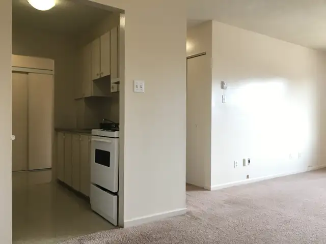 JUNE 1st 2 BEDROOM - $1799 - Photo 2