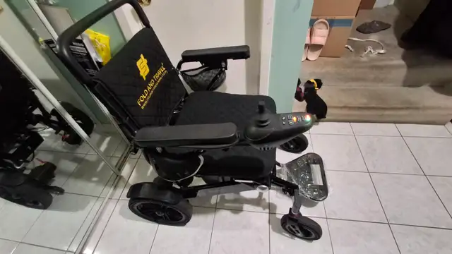 Electric wheelchair folding traveler ( like new ) - Photo 3