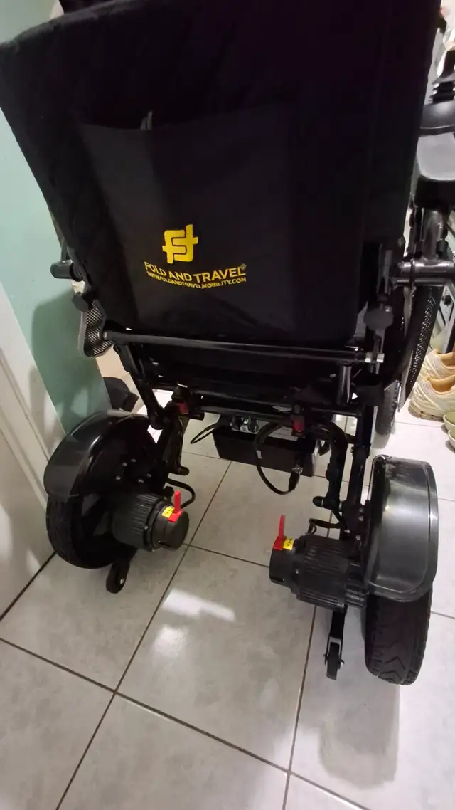 Electric wheelchair folding traveler ( like new ) - Photo 4