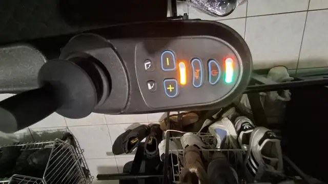 Electric wheelchair folding traveler ( like new ) - Photo 5