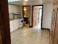 Cozy Upper 2 Bedroom Apartment! - Photo 3
