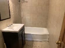 Cozy Upper 2 Bedroom Apartment! - Photo 4