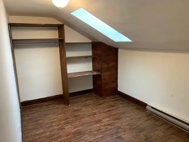 Cozy Upper 2 Bedroom Apartment! - Photo 5