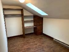 Cozy Upper 2 Bedroom Apartment! - Photo 5