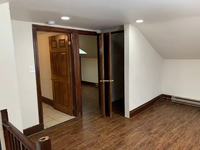 Cozy Upper 2 Bedroom Apartment! - Photo 6