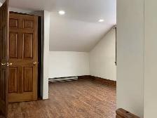 Cozy Upper 2 Bedroom Apartment! - Photo 7