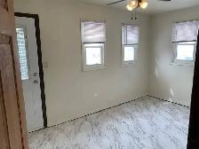 Cozy Upper 2 Bedroom Apartment! - Photo 8