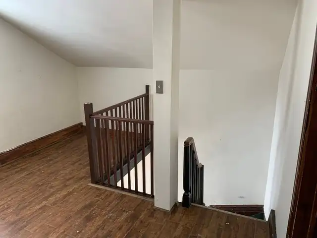 Cozy Upper 2 Bedroom Apartment! - Photo 11