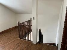 Cozy Upper 2 Bedroom Apartment! - Photo 11