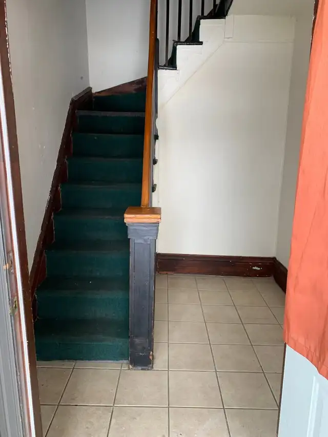 Cozy Upper 2 Bedroom Apartment! - Photo 12