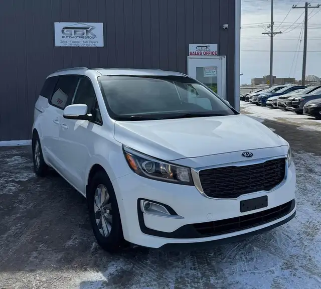 2020 Kia Sedona LX - Photo 2