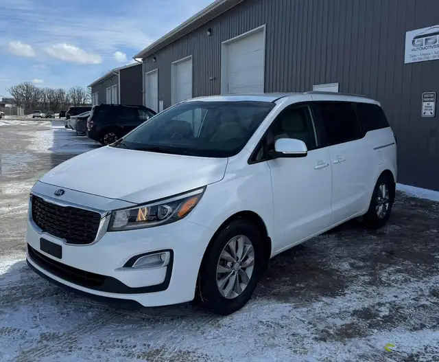2020 Kia Sedona LX - Photo 3