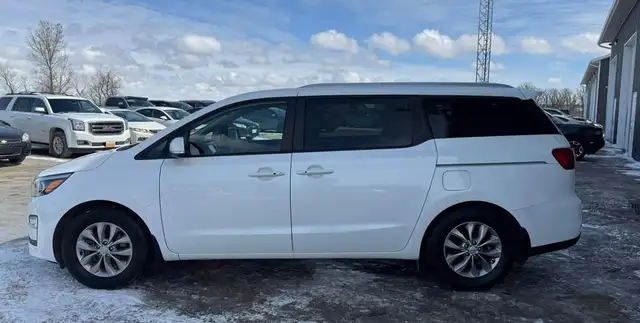 2020 Kia Sedona LX - Photo 7