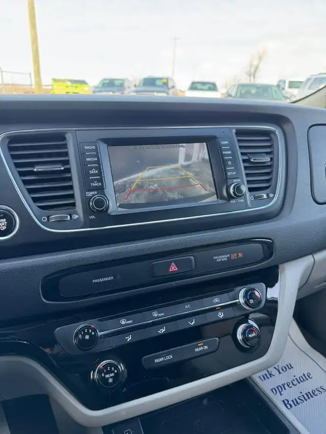 2020 Kia Sedona LX - Photo 8