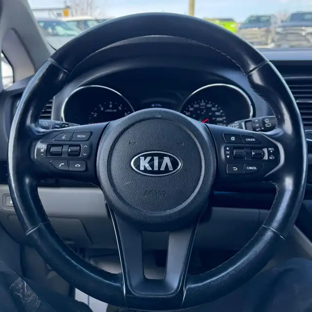 2020 Kia Sedona LX - Photo 10