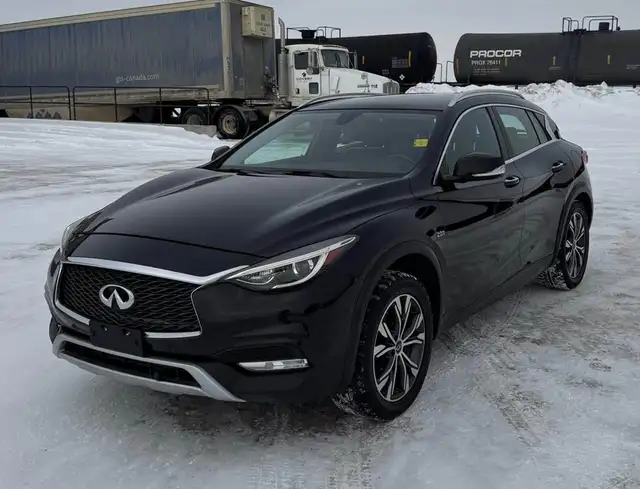 2017 Infiniti QX30 - Photo 2