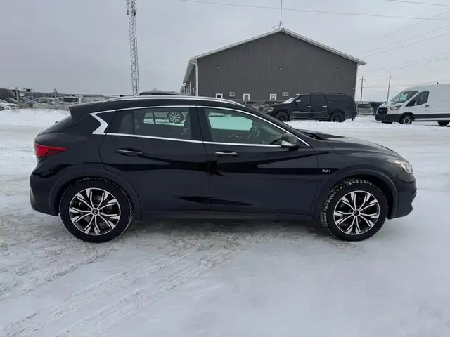 2017 Infiniti QX30 - Photo 4