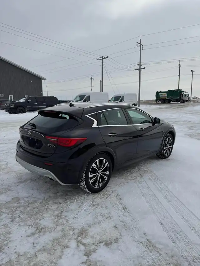 2017 Infiniti QX30 - Photo 6