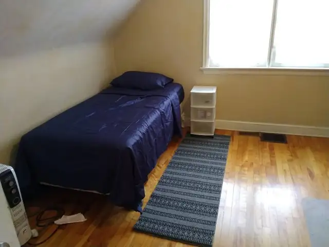 May 1 -10min/Walk Algonq-30min/Carleton-Furn,10X12,See VIDEO's