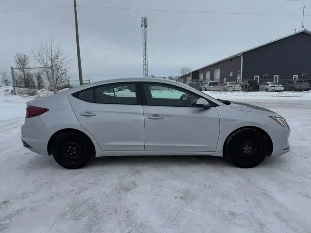 2020 Hyundai Elantra Essential - Photo 3