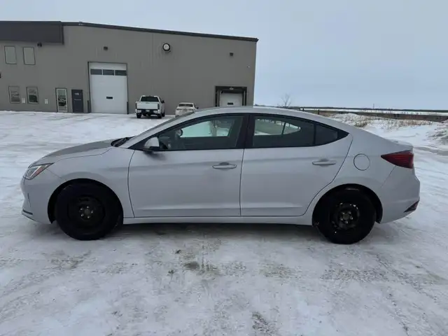 2020 Hyundai Elantra Essential - Photo 7