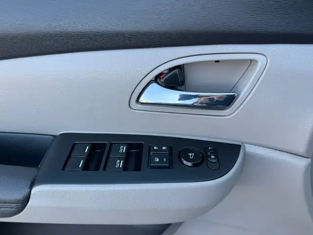 2016 Honda Odyssey EX - Photo 17