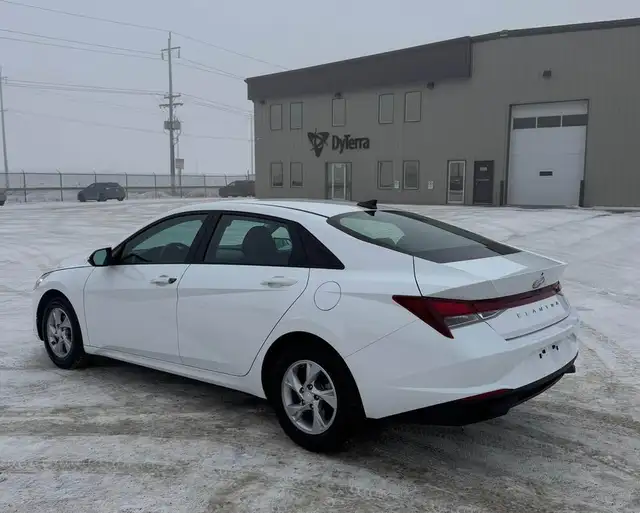 2021 Hyundai Elantra Essential - Photo 5