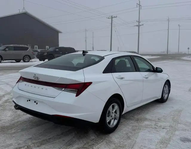2021 Hyundai Elantra Essential - Photo 7