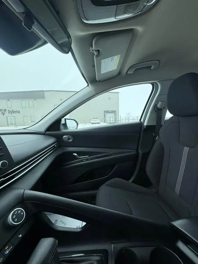 2021 Hyundai Elantra Essential - Photo 12