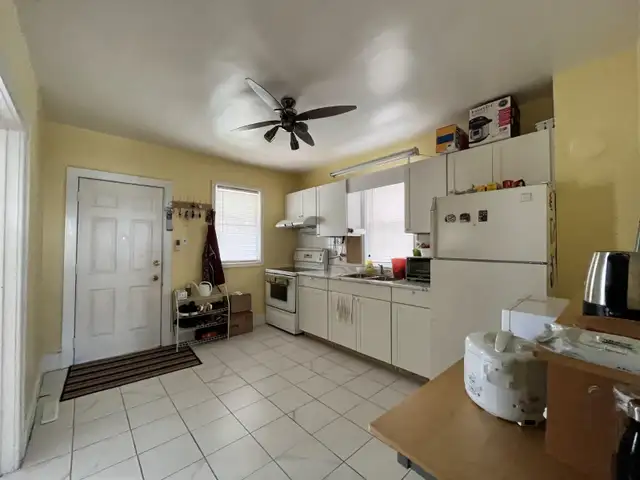 Whole House for Rent – 69 Shepherd St E, Windsor - Photo 6