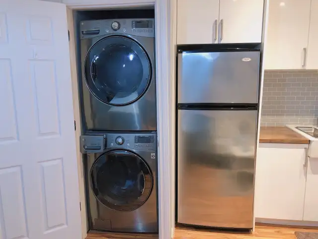 Private Furnished Walk-Out unit (Female house, North York) - Photo 2