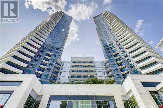 Large, Furnished Room in a Modern Condo,  Yonge St and Steels Av - Photo 5