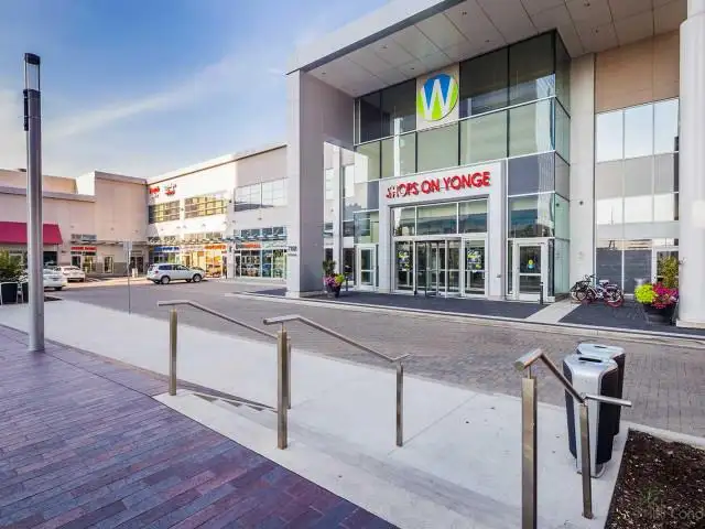 Large, Furnished Room in a Modern Condo,  Yonge St and Steels Av - Photo 8