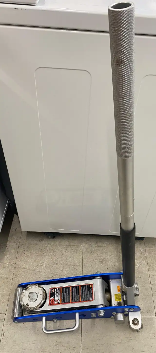 Big Red 1.5 ton garage floor service jack. - Photo 2