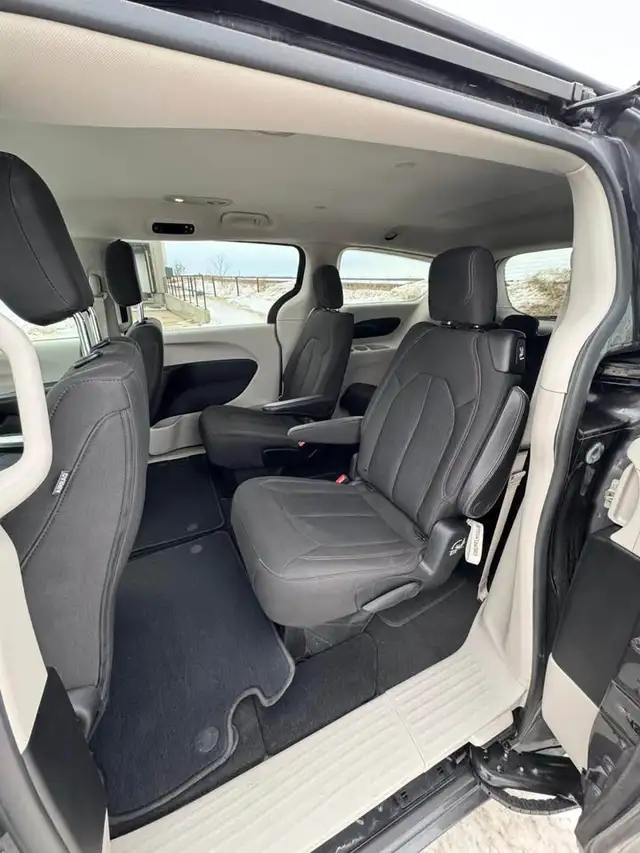 2017 Chrysler Pacifica LX - Photo 14