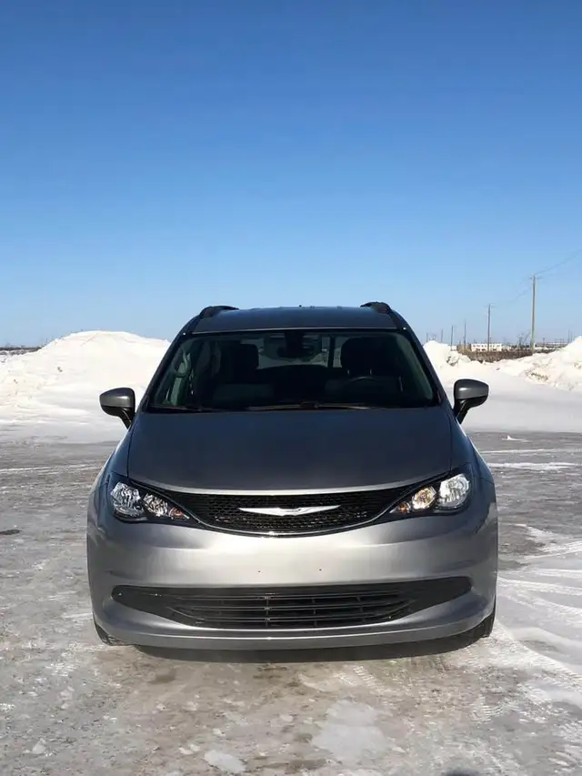 2017 Chrysler Pacifica LX - Photo 2
